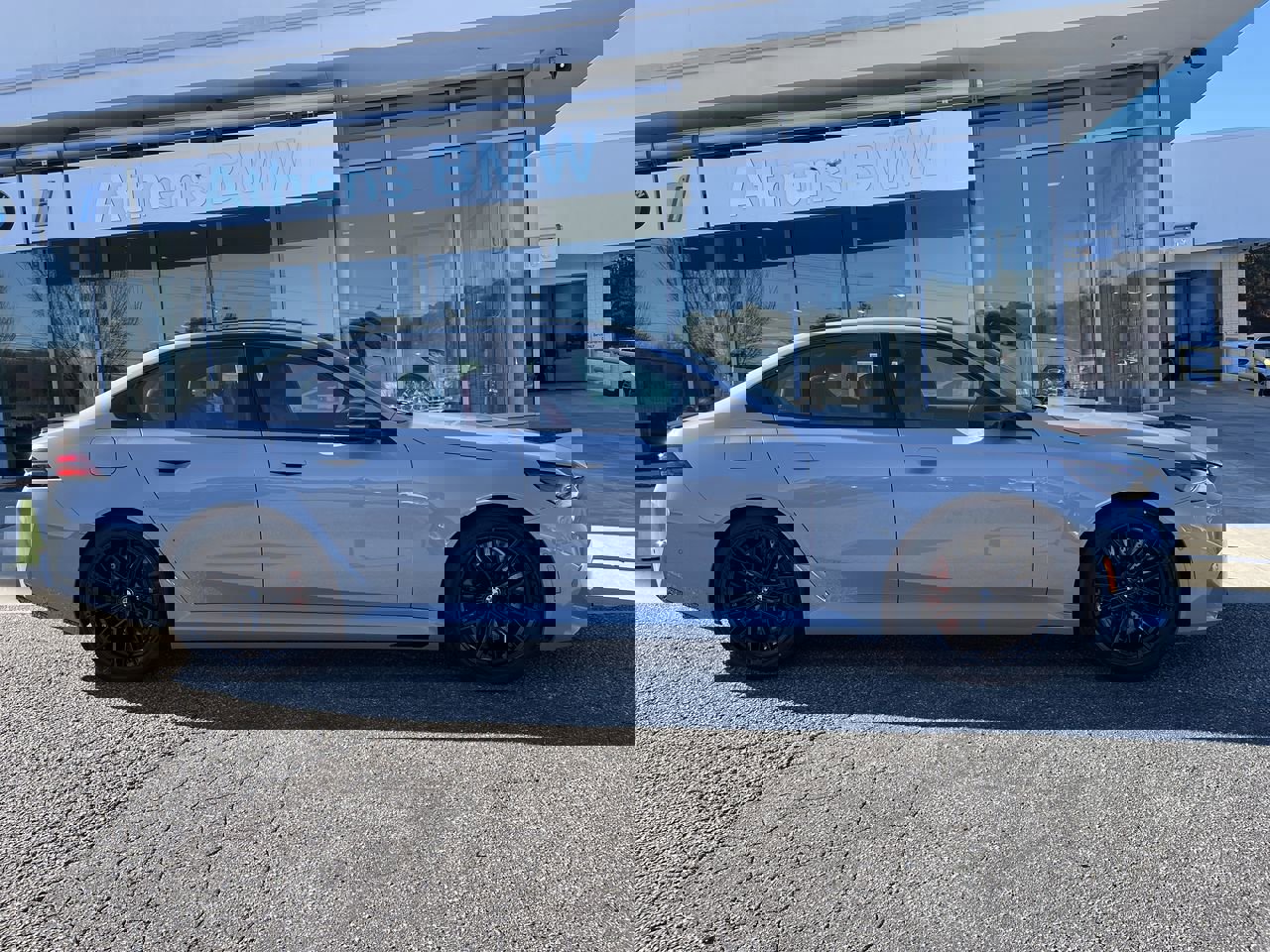 New 2026 BMW M5 w/ Carbon Package image 9