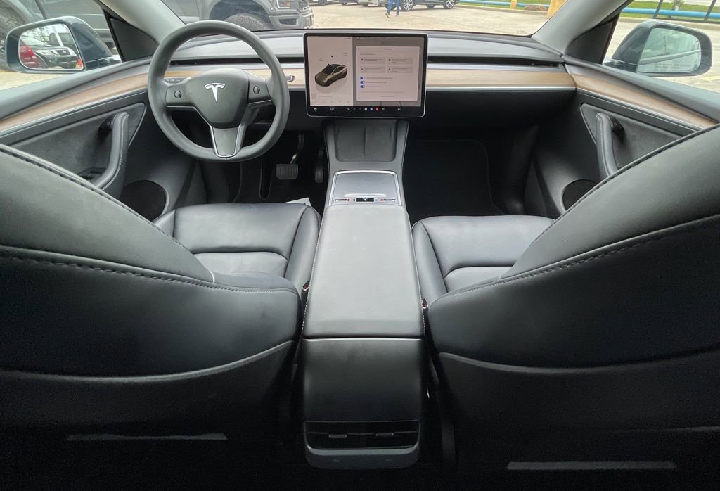 Used 2024 Tesla Model Y Long Range image 31