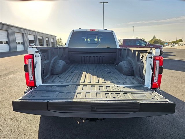 Used 2025 Ford F450 Platinum w/ FX4 Off-Road Package image 31