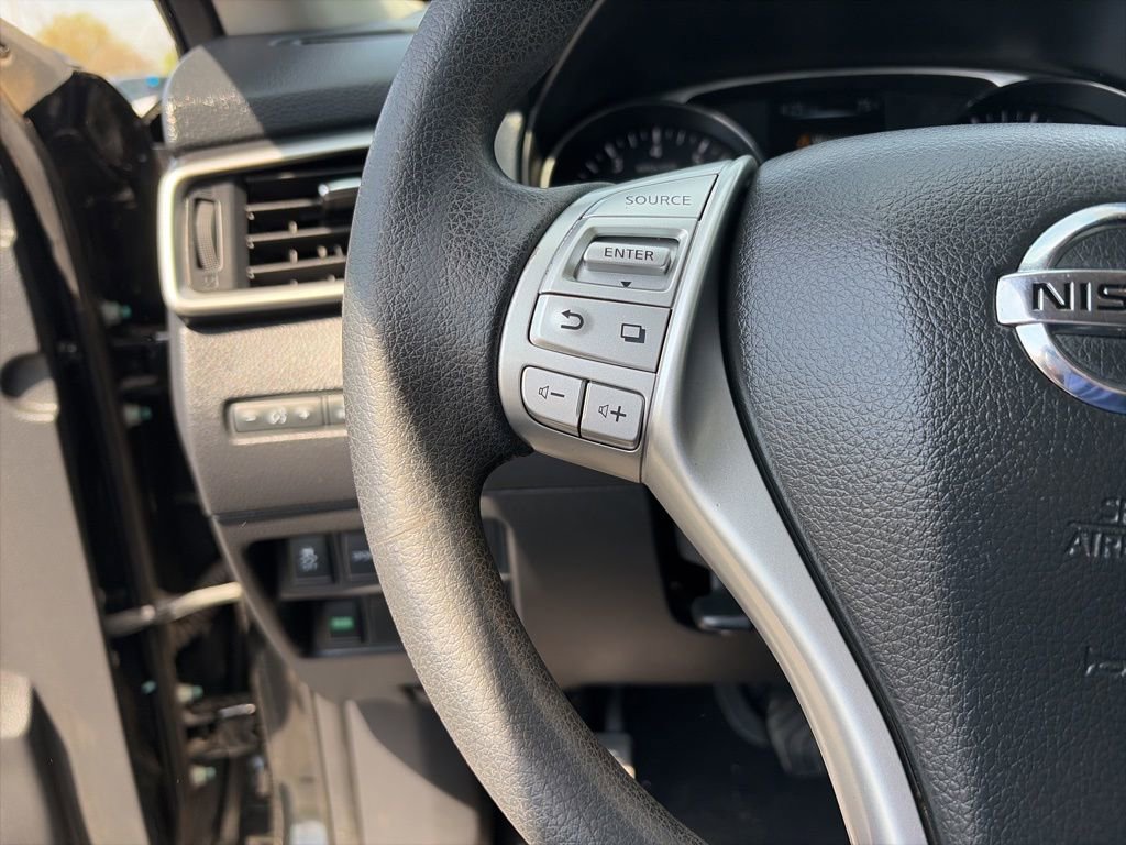 Used 2016 Nissan Rogue SV image 17