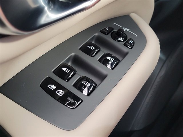 New 2026 Volvo XC90 B6 Plus w/ Protection Package Premier image 33