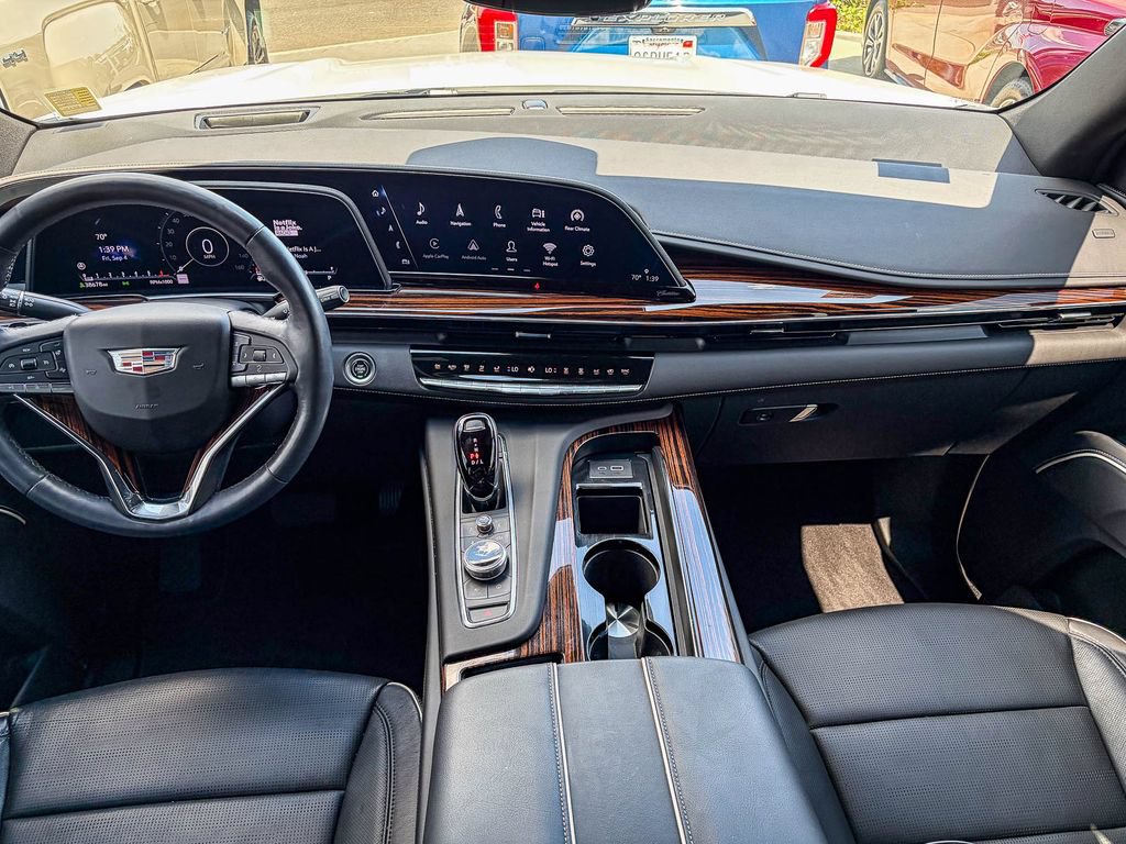 Used 2022 Cadillac Escalade Premium Luxury AWD/4WD image 12