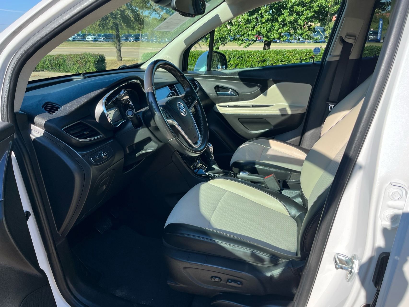 Used 2020 Buick Encore Preferred image 12