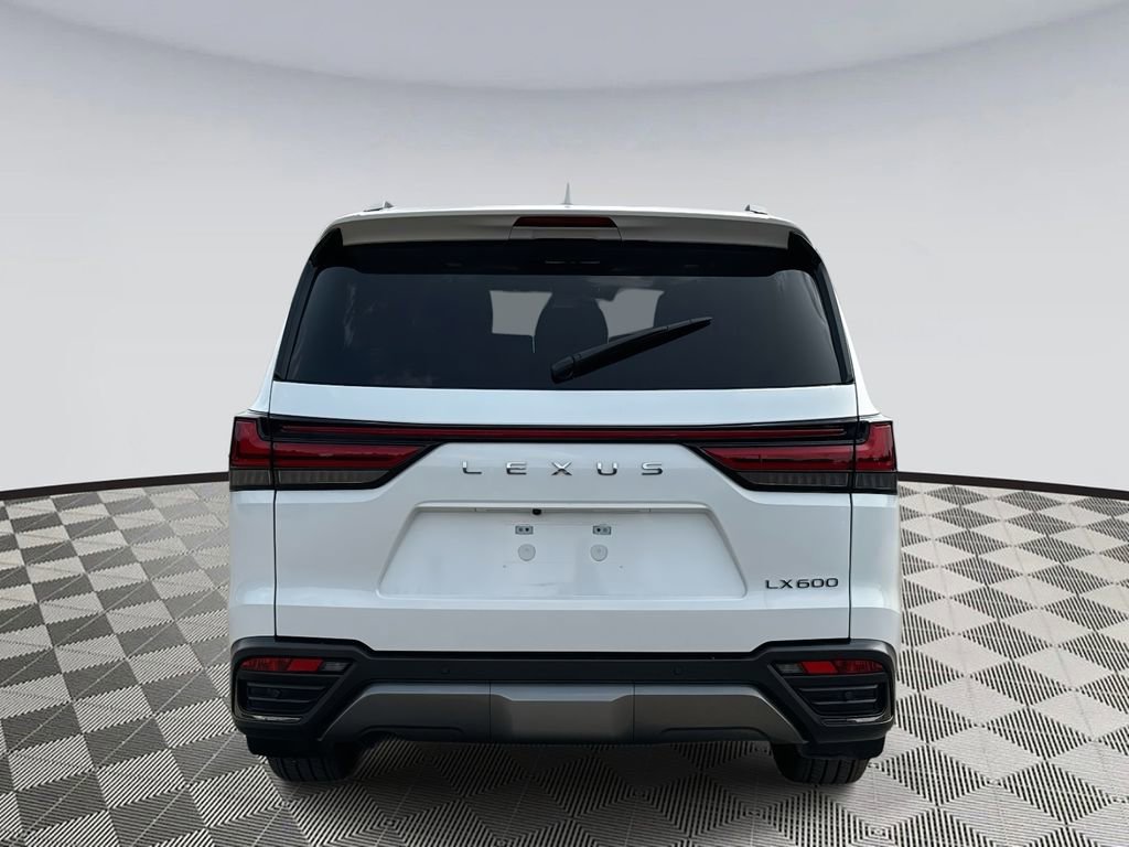 Used 2024 Lexus LX 600 4WD w/ Premium Package image 3