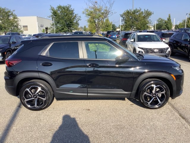 Used 2023 Chevrolet TrailBlazer RS w/ Sun and Liftgate Package AWD/4WD image 4
