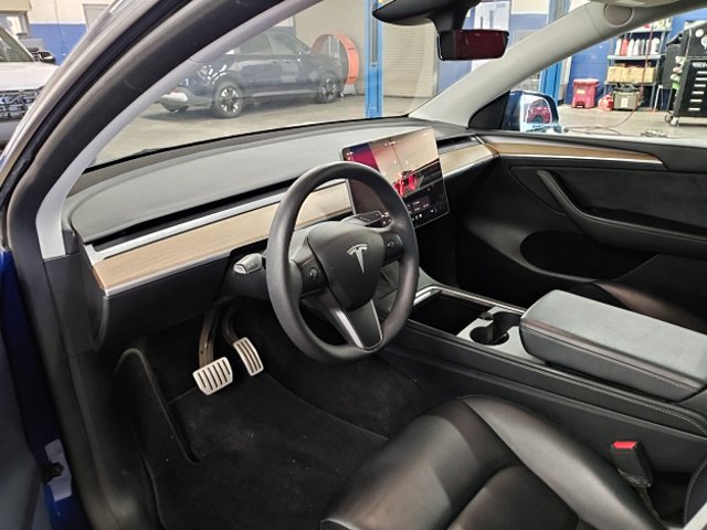 Used 2023 Tesla Model Y Performance AWD/4WD image 16