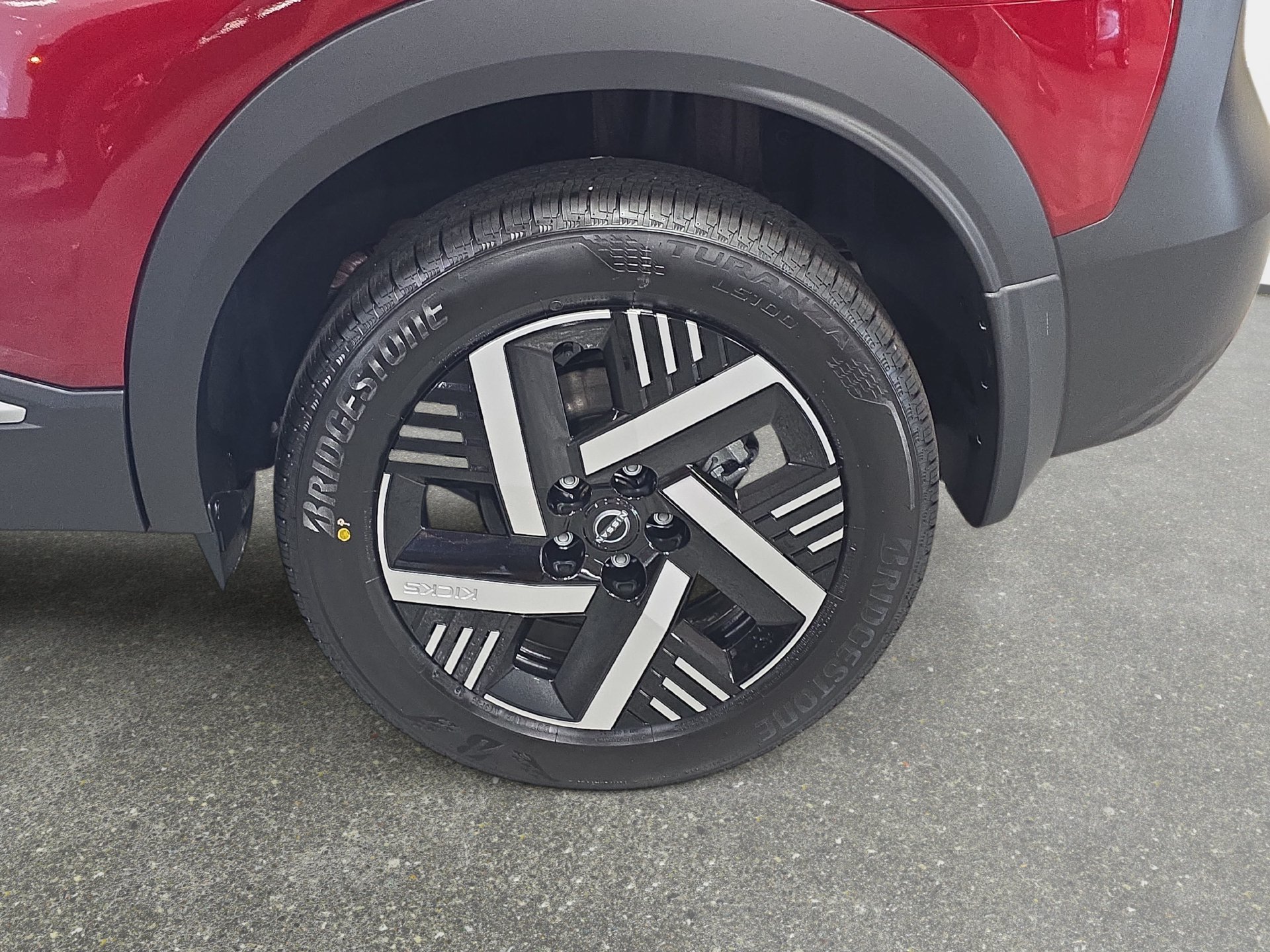 New 2027 Nissan Kicks SV w/ Cold Weather Package FWD image 31