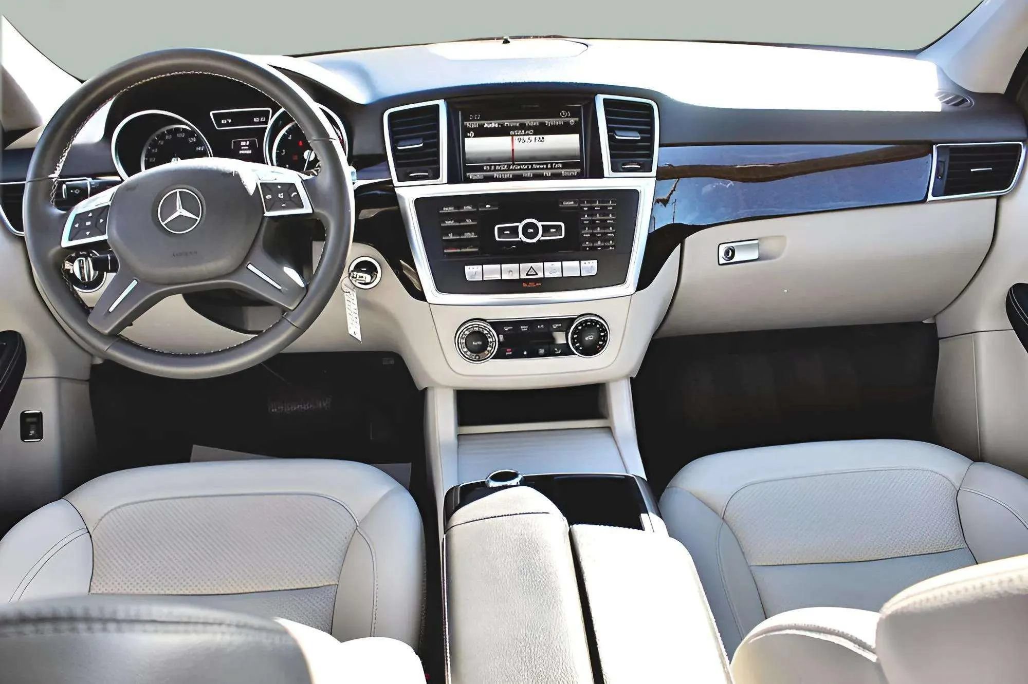 Used 2013 Mercedes-Benz ML 350 4MATIC image 27