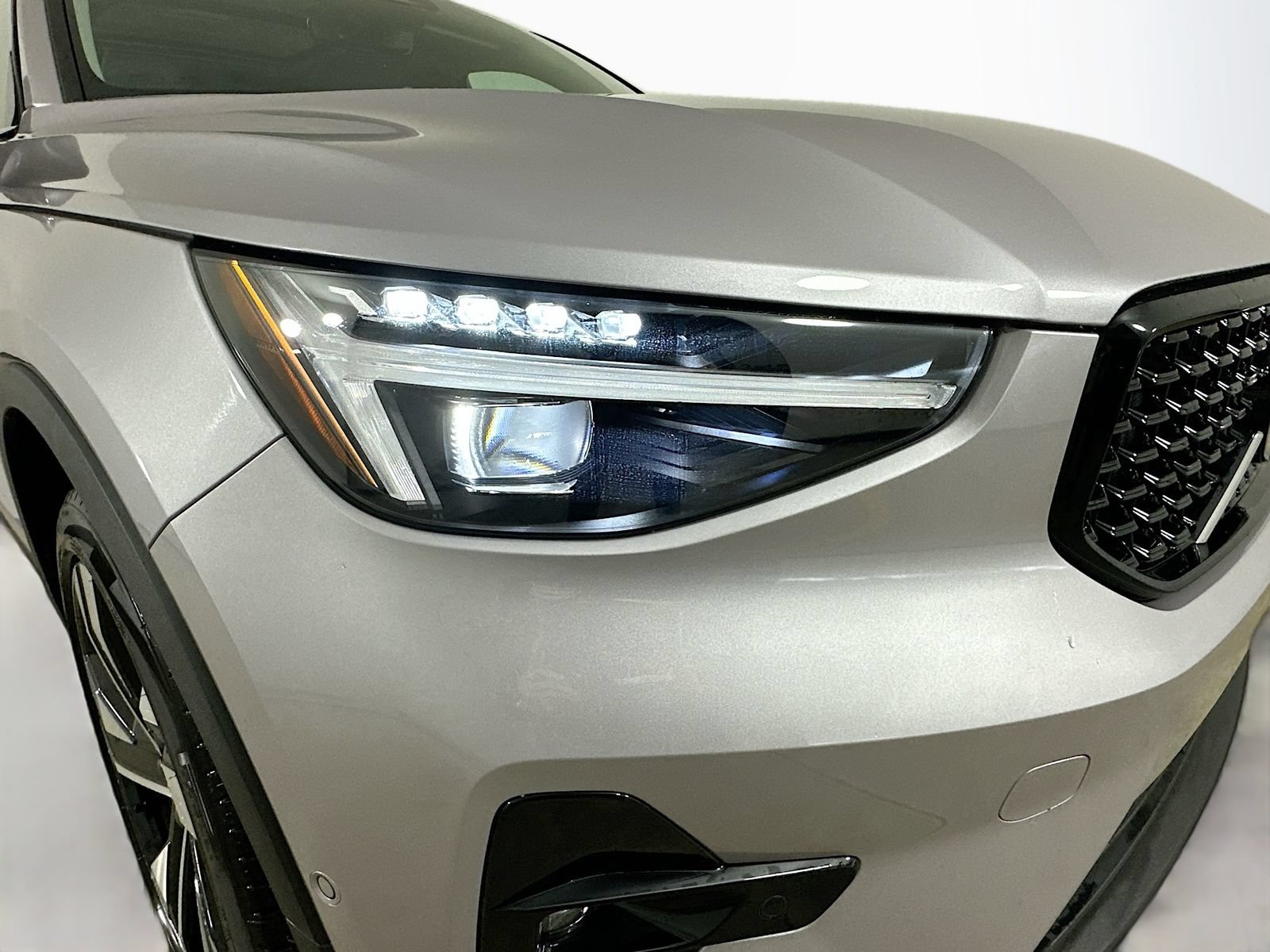 New 2026 Volvo XC40 B5 Ultra w/ Protection Package Premier AWD/4WD image 9
