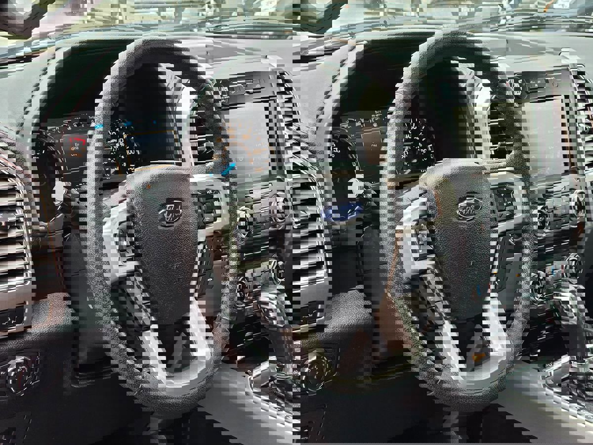 Used 2015 Ford F150 Platinum w/ Equipment Group 701A Luxury image 24