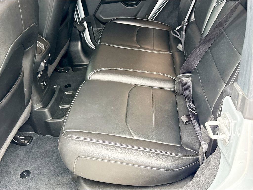 Used 2022 Jeep Wrangler Unlimited Sahara image 29
