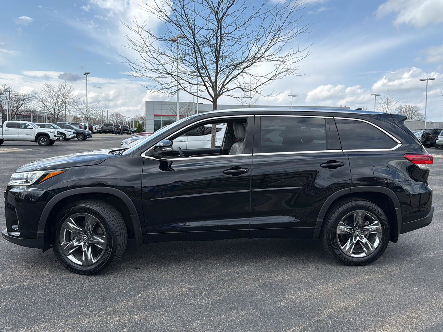 Used 2019 Toyota Highlander Limited Platinum AWD/4WD image 25