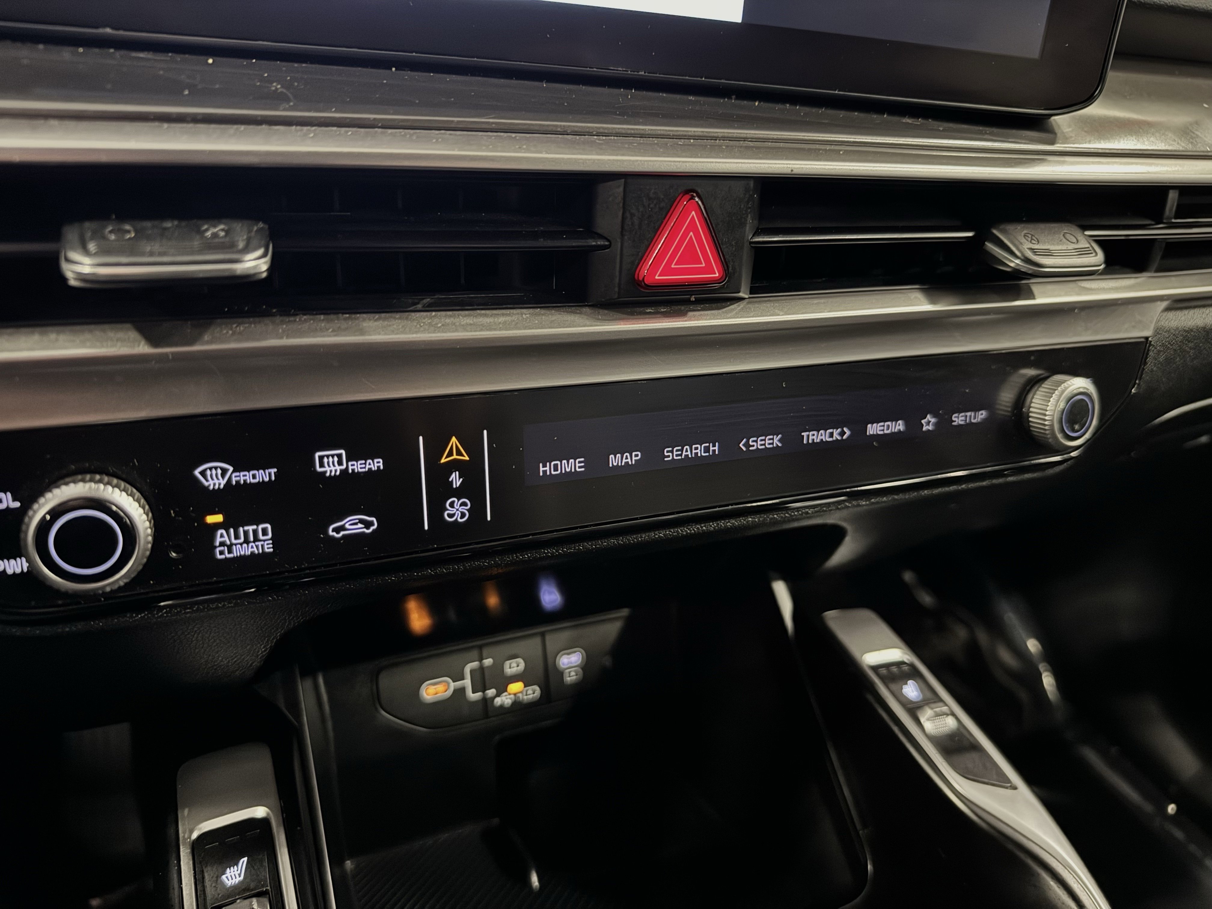 Used 2024 Kia Sorento S image 8