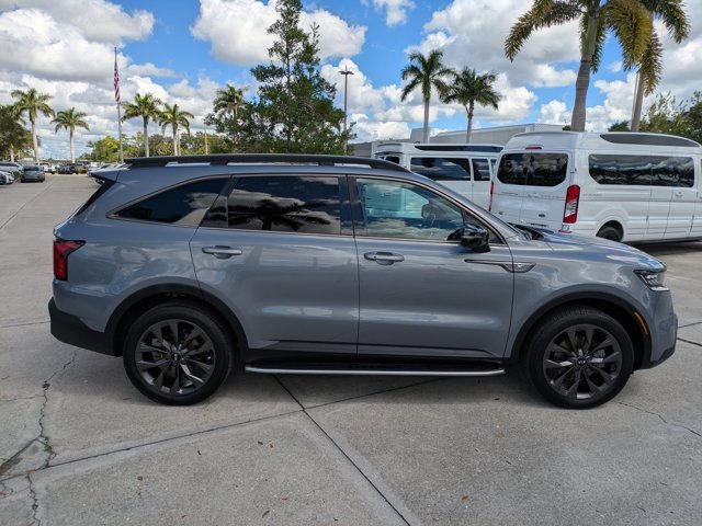 Used 2021 Kia Sorento SX Prestige image 3