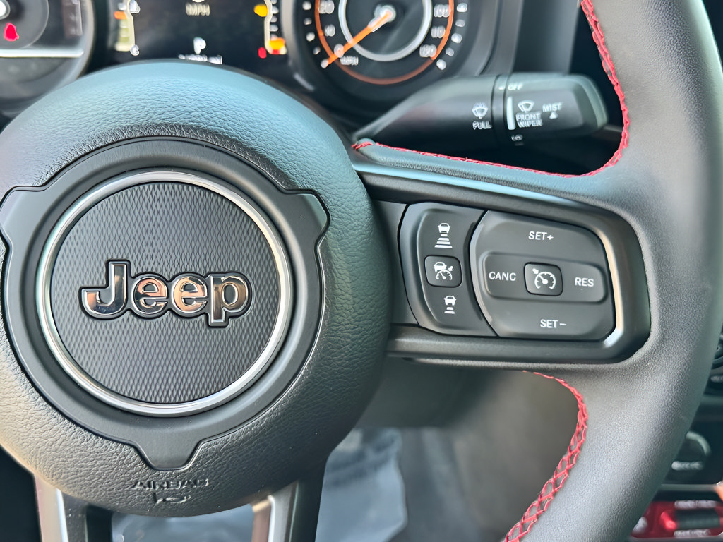 Used 2024 Jeep Gladiator Rubicon AWD/4WD image 13