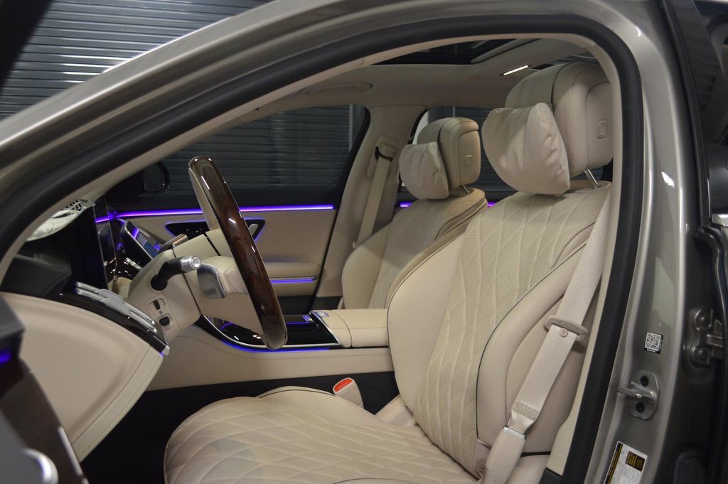 Used 2024 Mercedes-Benz S 580e 4MATIC Sedan image 5