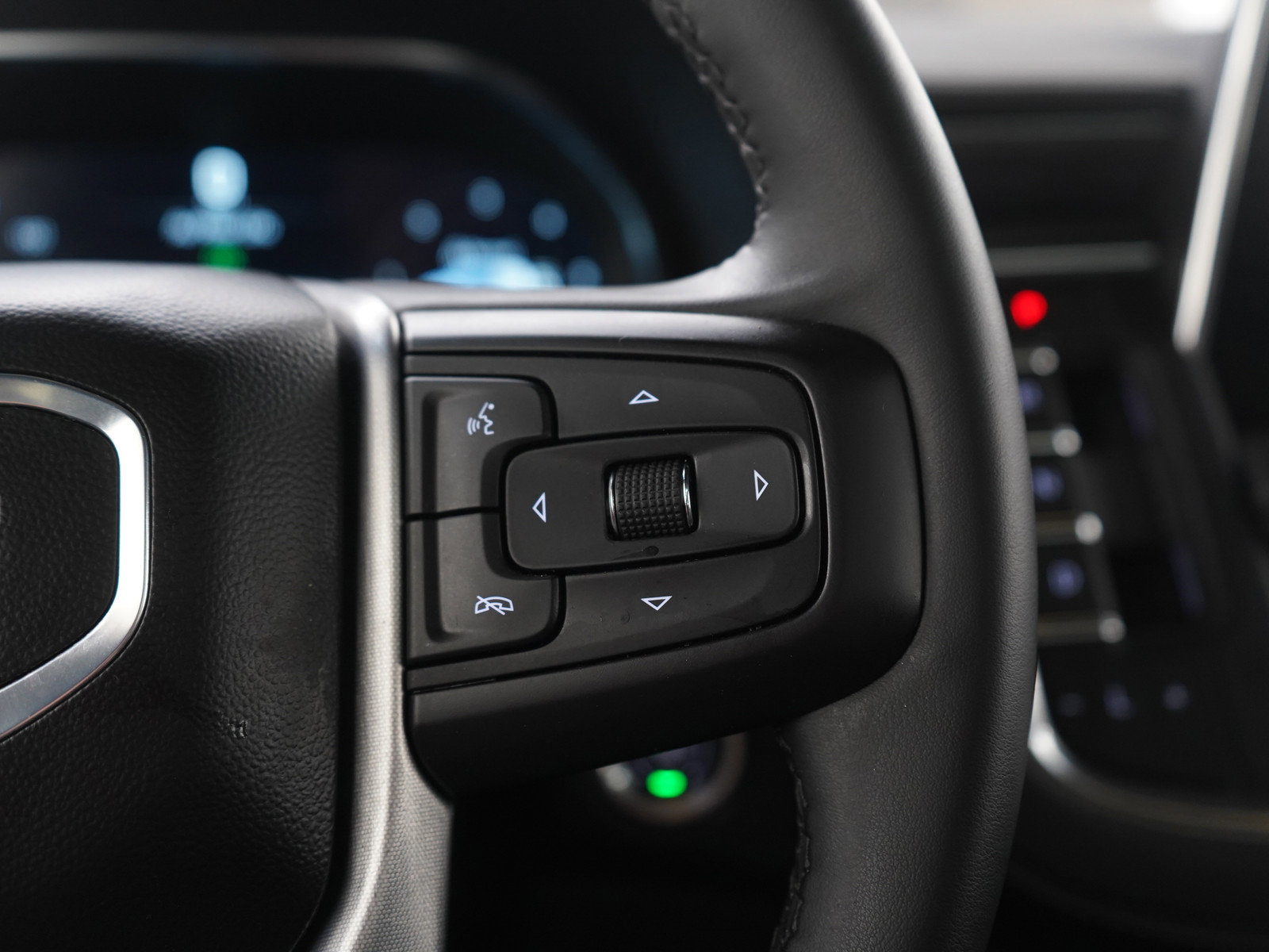 Used 2024 GMC Yukon SLT image 29