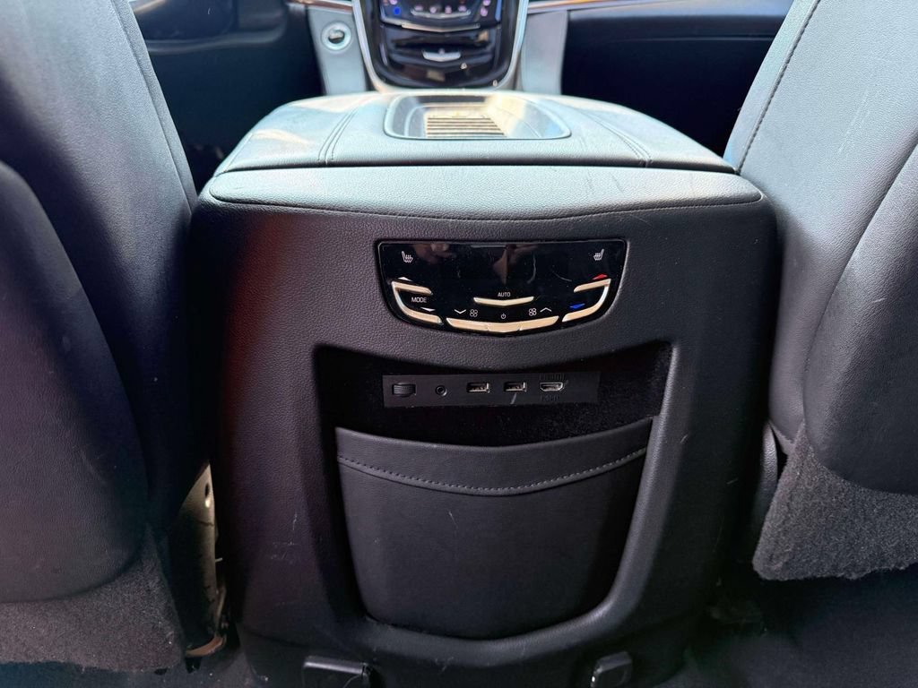 Used 2019 Cadillac Escalade Luxury AWD/4WD image 10