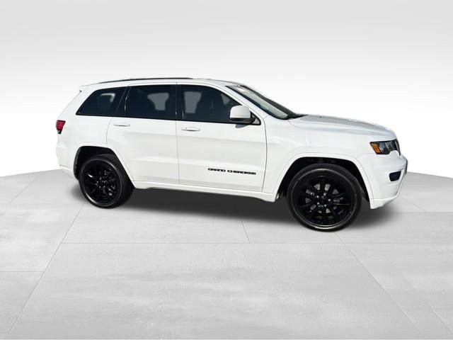 Used 2020 Jeep Grand Cherokee Altitude AWD/4WD image 16