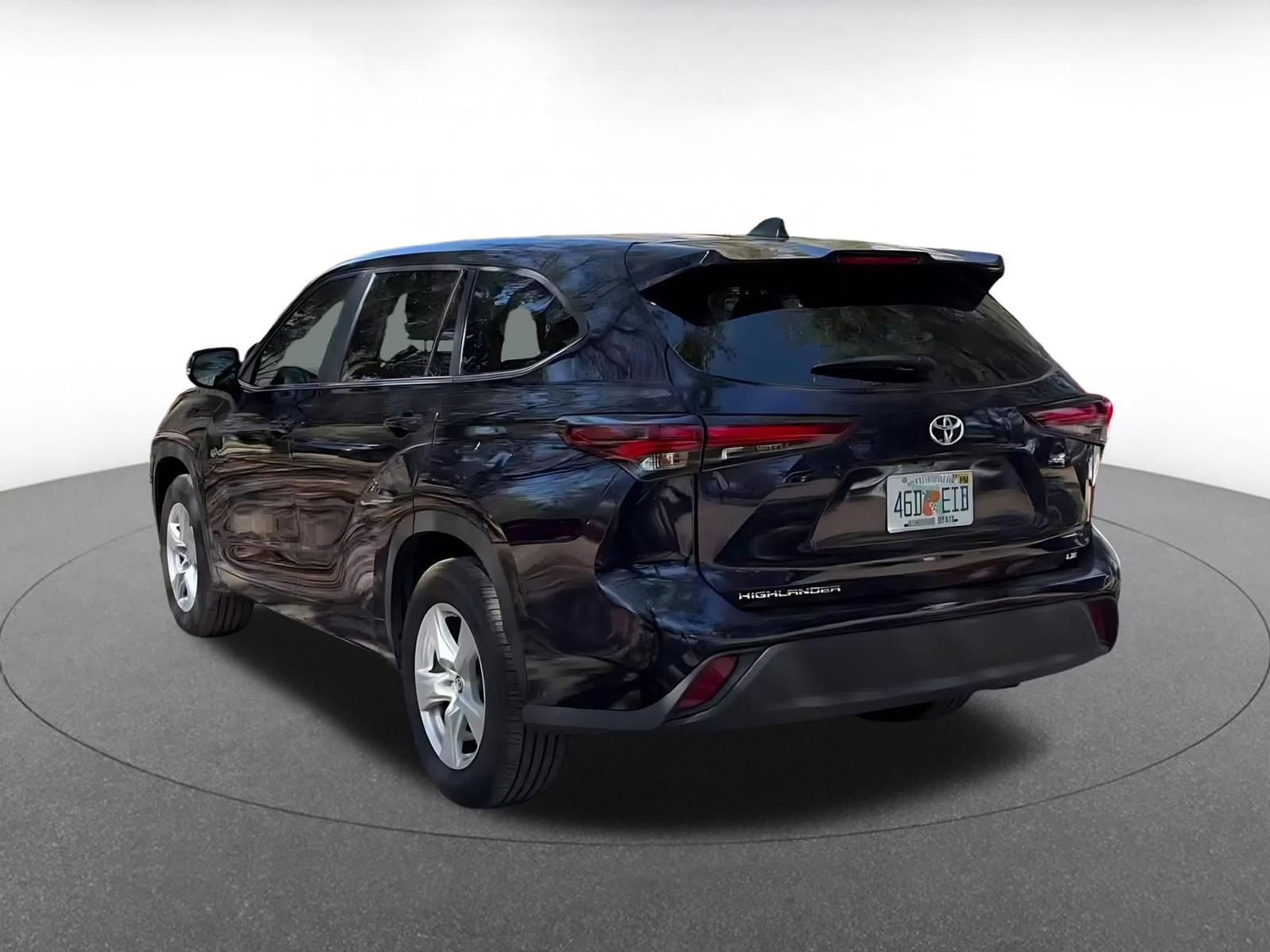 Used 2025 Toyota Highlander LE image 11