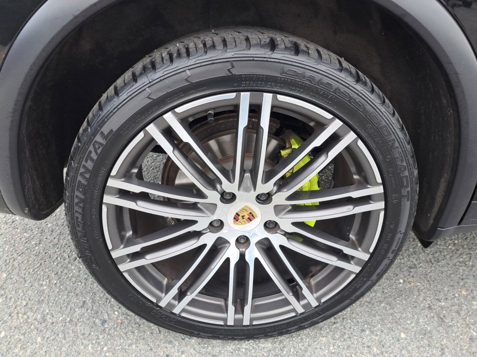 Used 2015 Porsche Cayenne S w/ Premium Package AWD/4WD image 18