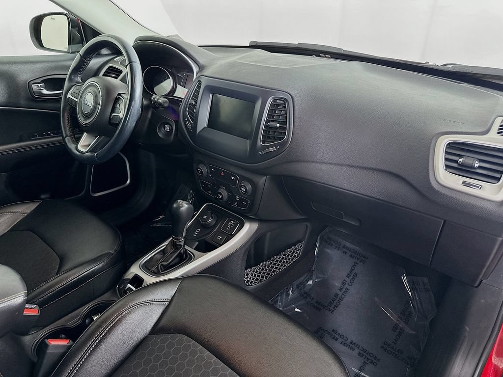 Certified 2020 Jeep Compass Latitude w/ Cold Weather Group AWD/4WD image 38