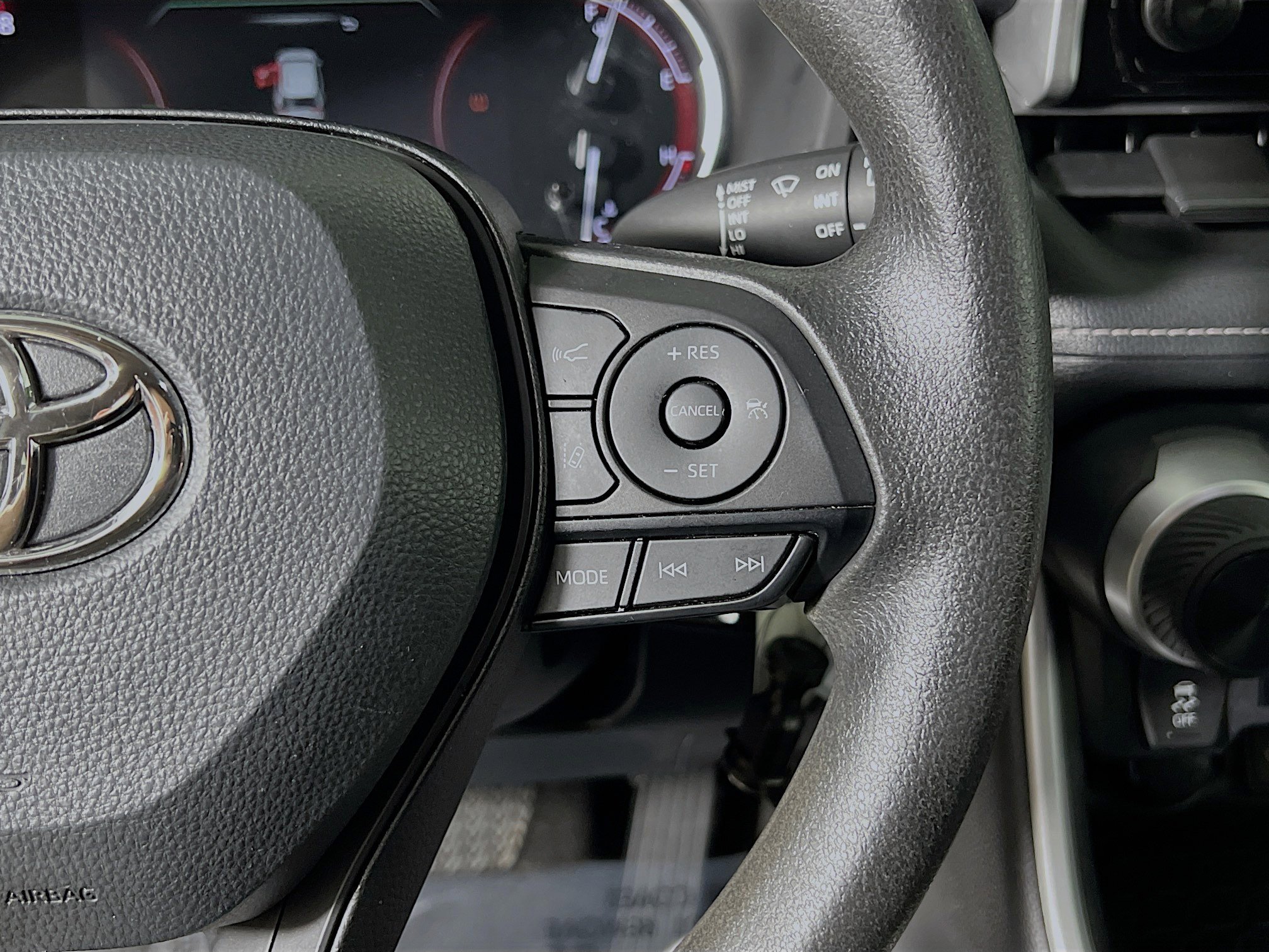 Used 2024 Toyota RAV4 LE image 20