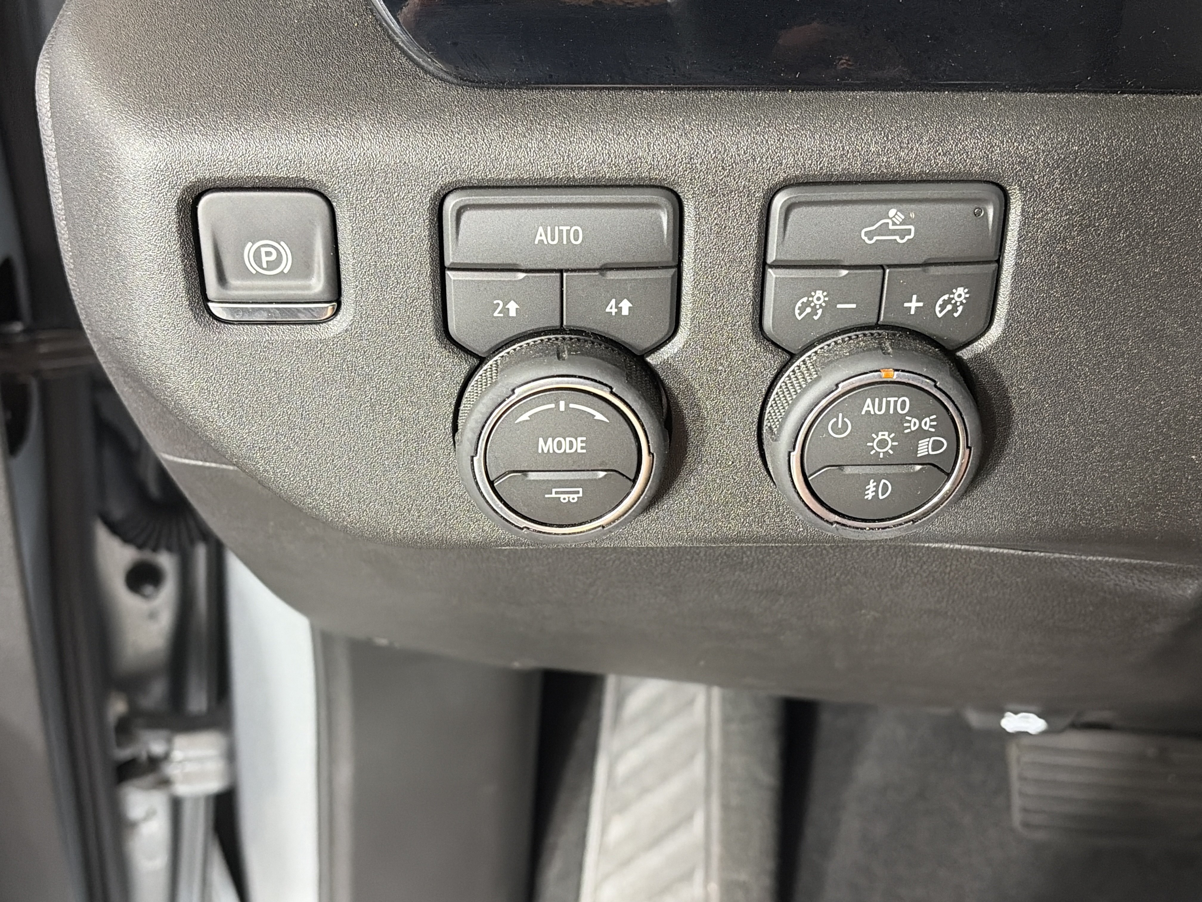Certified 2026 Chevrolet Silverado 1500 RST w/ RST Select Package AWD/4WD image 32
