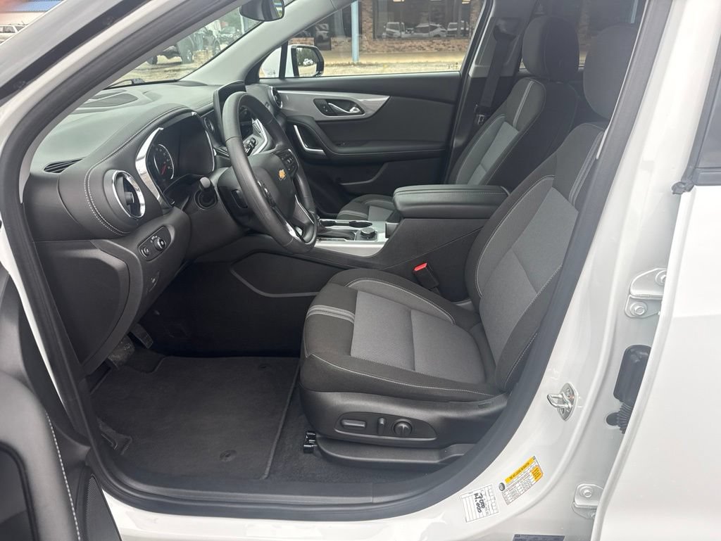 Used 2025 Chevrolet Blazer LT FWD image 5