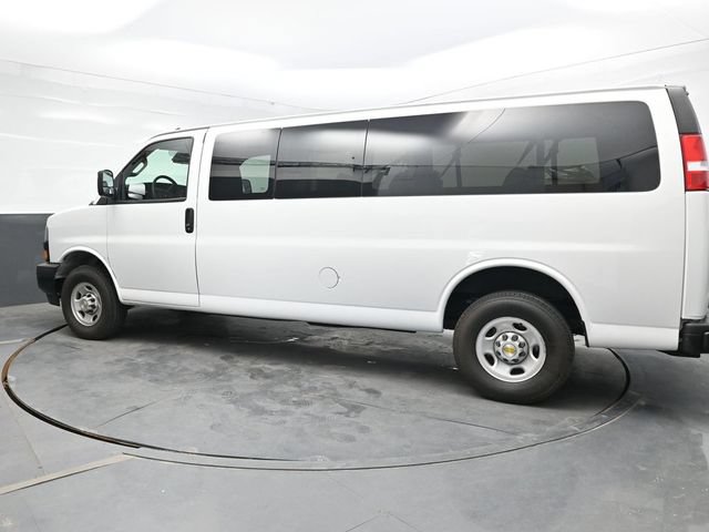 Used 2024 Chevrolet Express 3500 LS RWD image 4
