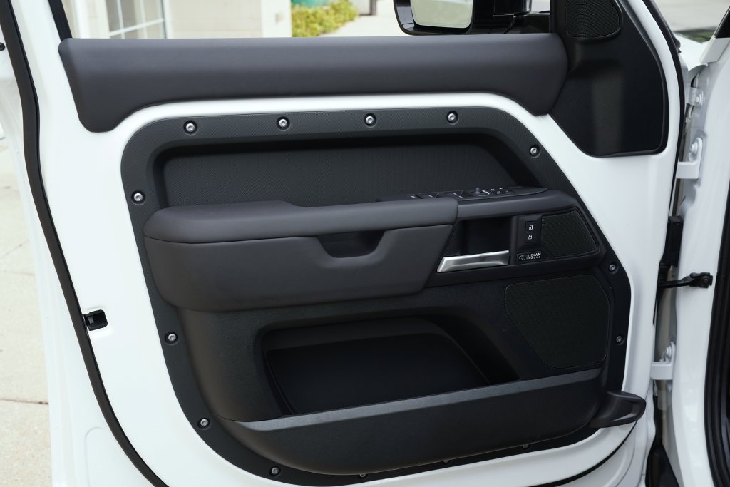 New 2026 Land Rover Defender 110 X-Dynamic SE AWD/4WD image 10