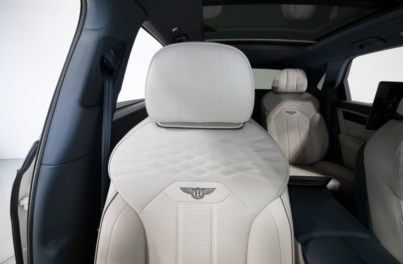 Used 2023 Bentley Bentayga Extended Wheelbase image 65