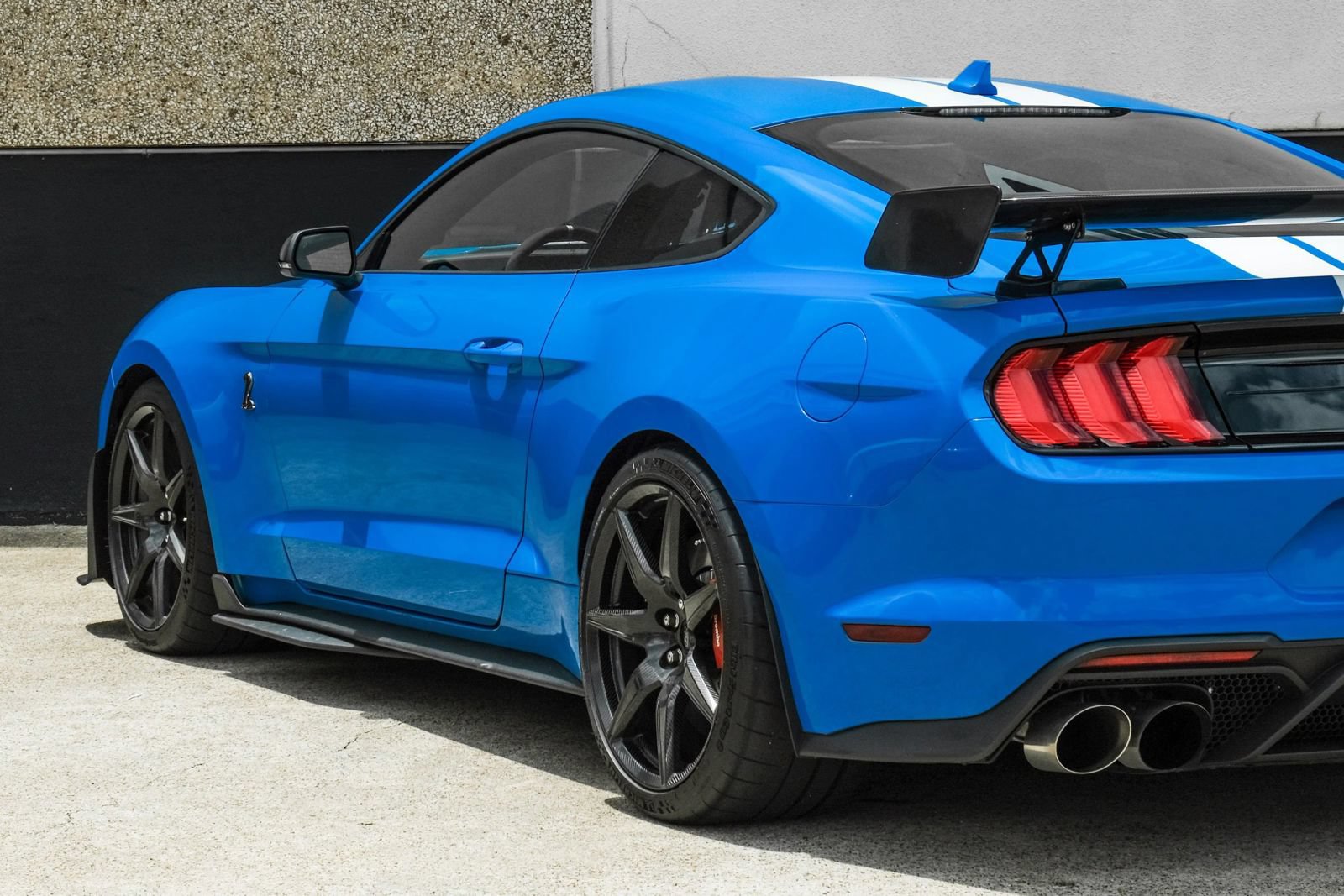 Used 2022 Ford Mustang Shelby GT500 w/ Carbon Fiber Track Pack RWD image 12