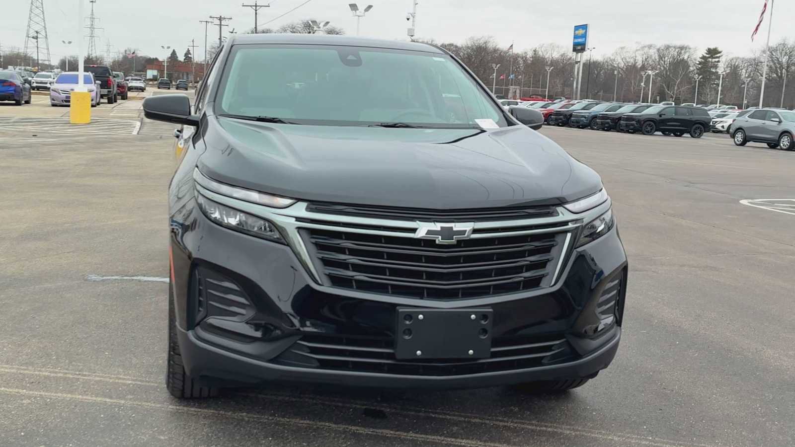 Used 2024 Chevrolet Equinox LS w/ LS Convenience Package image 2