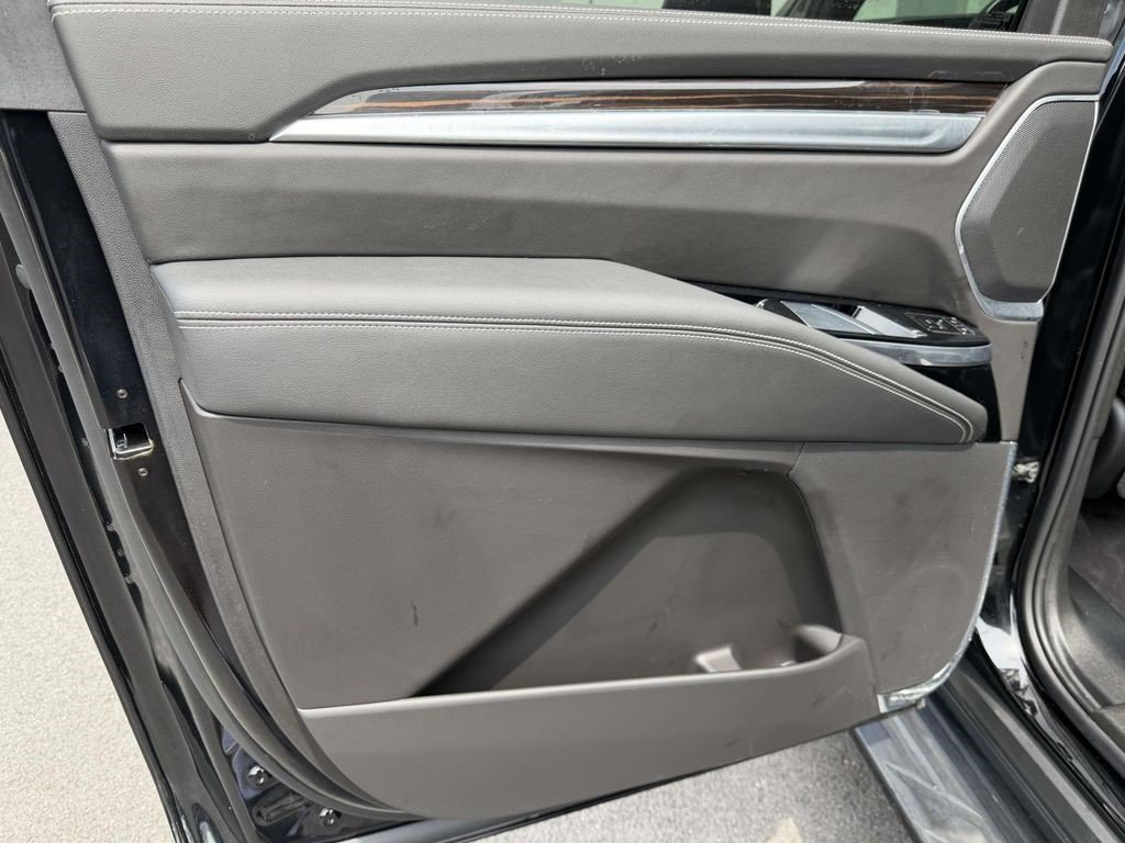Certified 2025 Cadillac Escalade ESV Premium Luxury AWD/4WD image 17