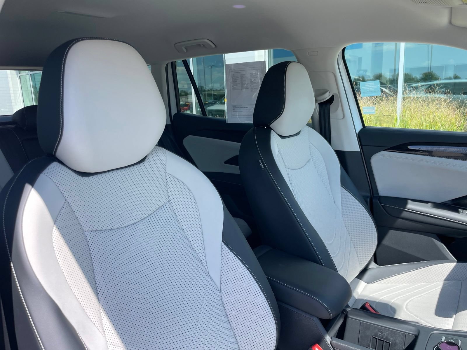 Certified 2025 Volkswagen Tiguan SE FWD image 59
