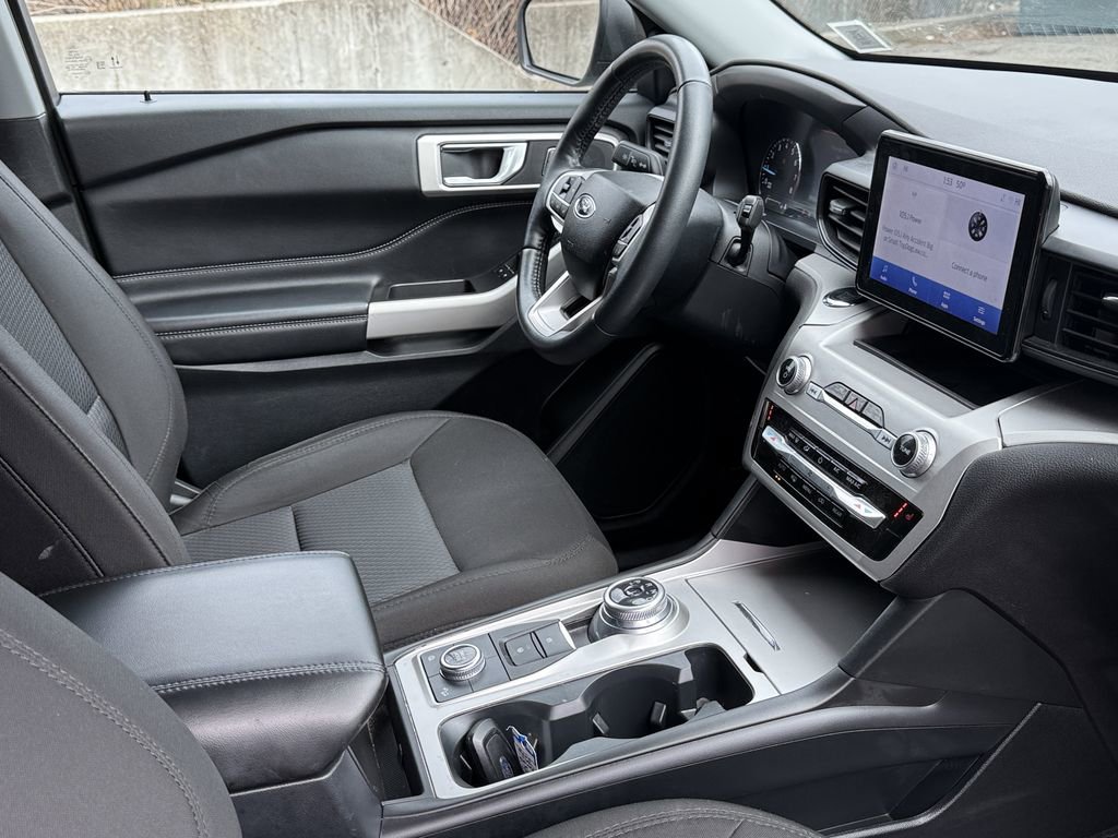 Used 2022 Ford Explorer XLT AWD/4WD image 25