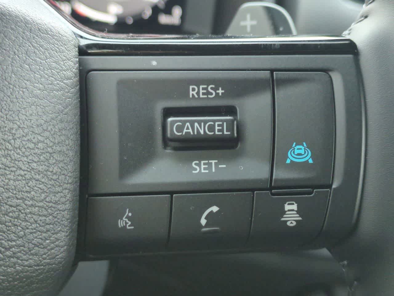 Used 2025 Nissan Rogue Platinum FWD image 26