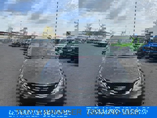 Used 2017 Chrysler Pacifica Touring-L image 11