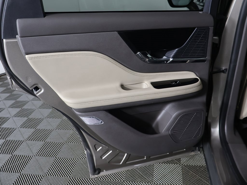 Used 2020 Lincoln Corsair AWD w/ Premium Package image 27