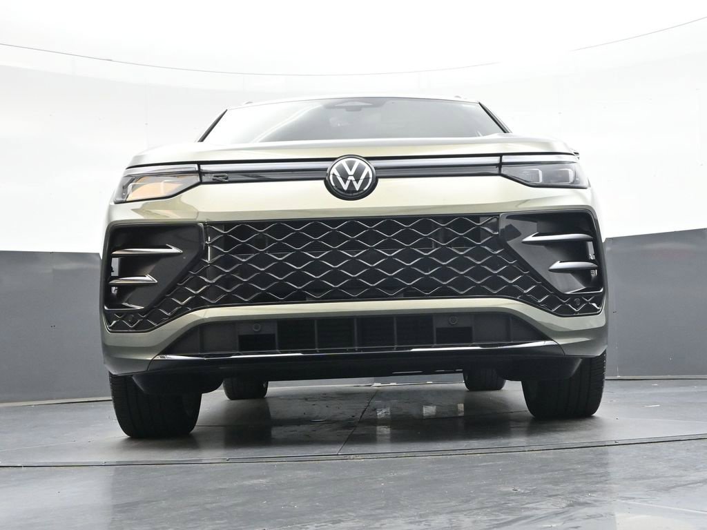 Used 2025 Volkswagen Tiguan SE R-Line AWD/4WD image 40