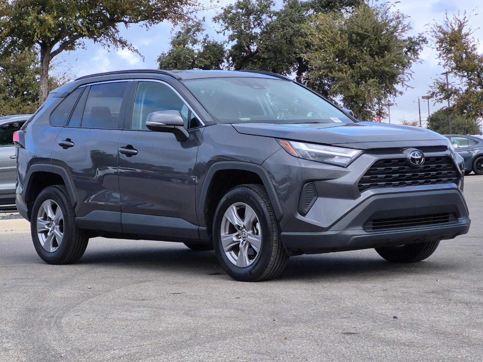 Used 2025 Toyota RAV4 XLE FWD image 7
