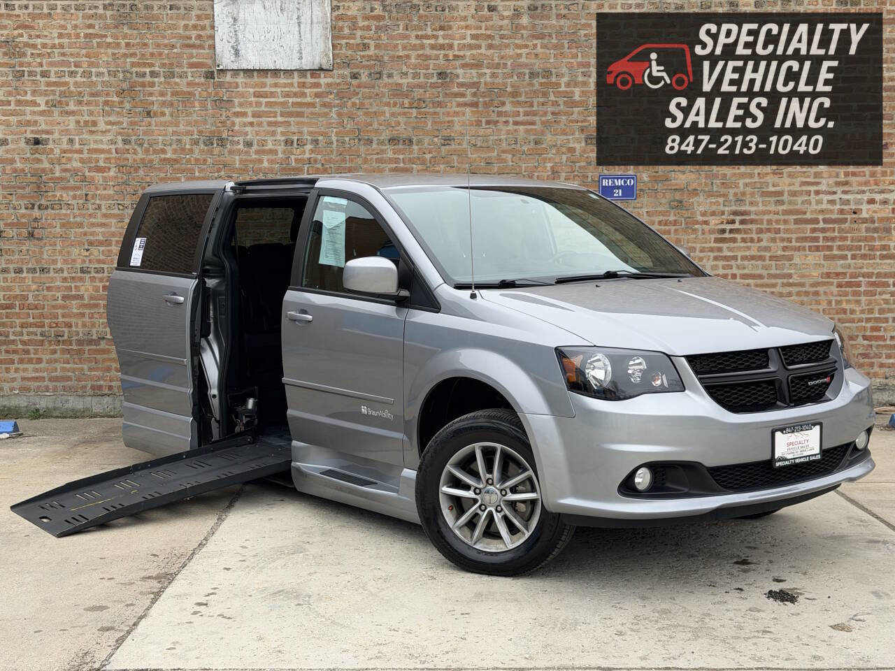 Used 2014 Dodge Grand Caravan R/T image 3