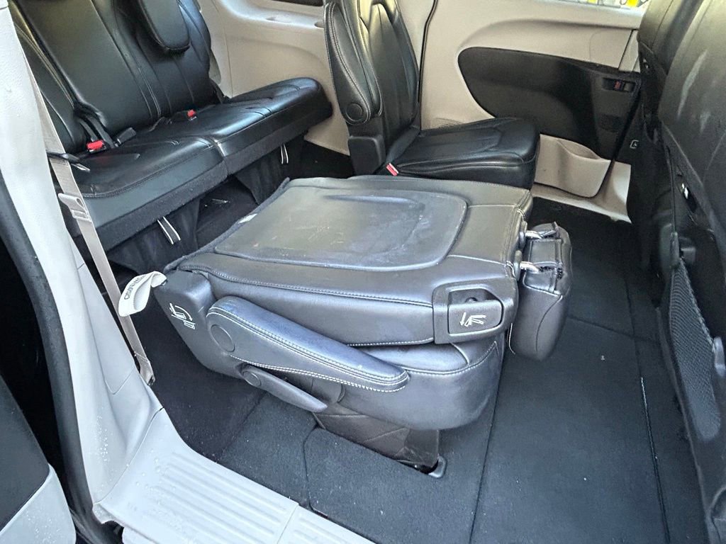 Certified 2024 Chrysler Pacifica Touring-L image 35