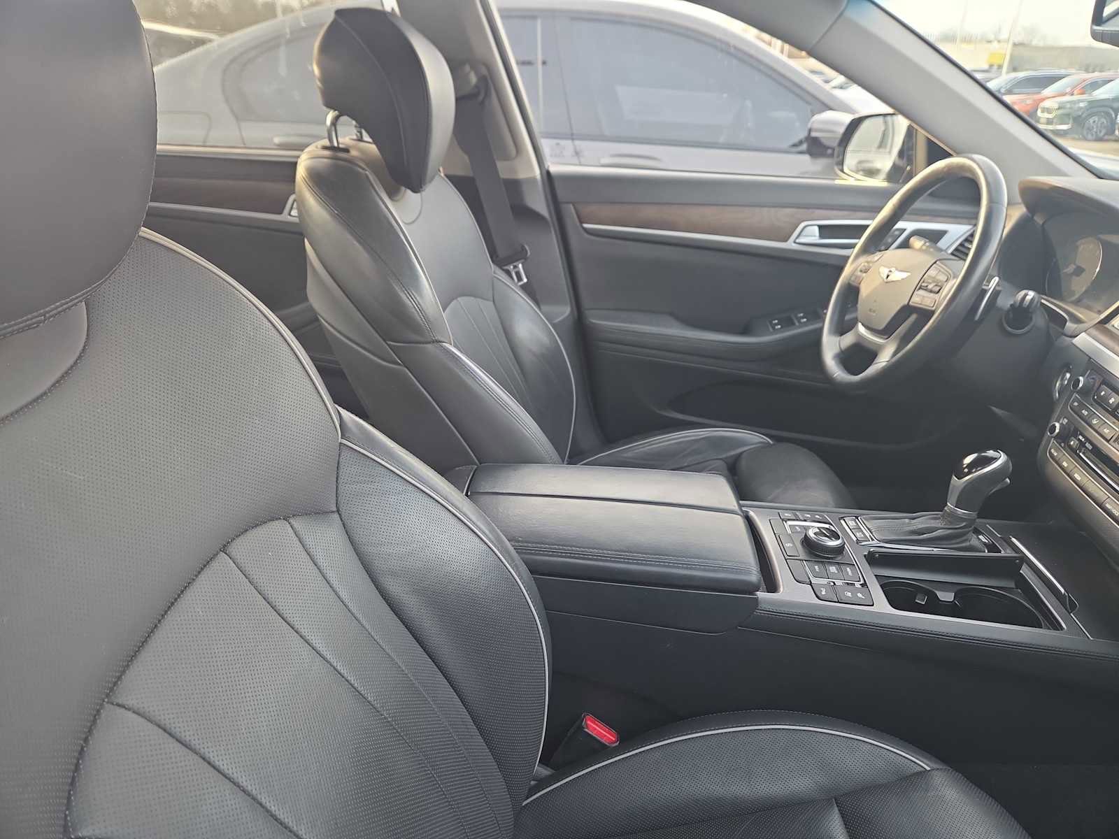 Used 2015 Hyundai Genesis 3.8 w/ Option Group 04 image 4