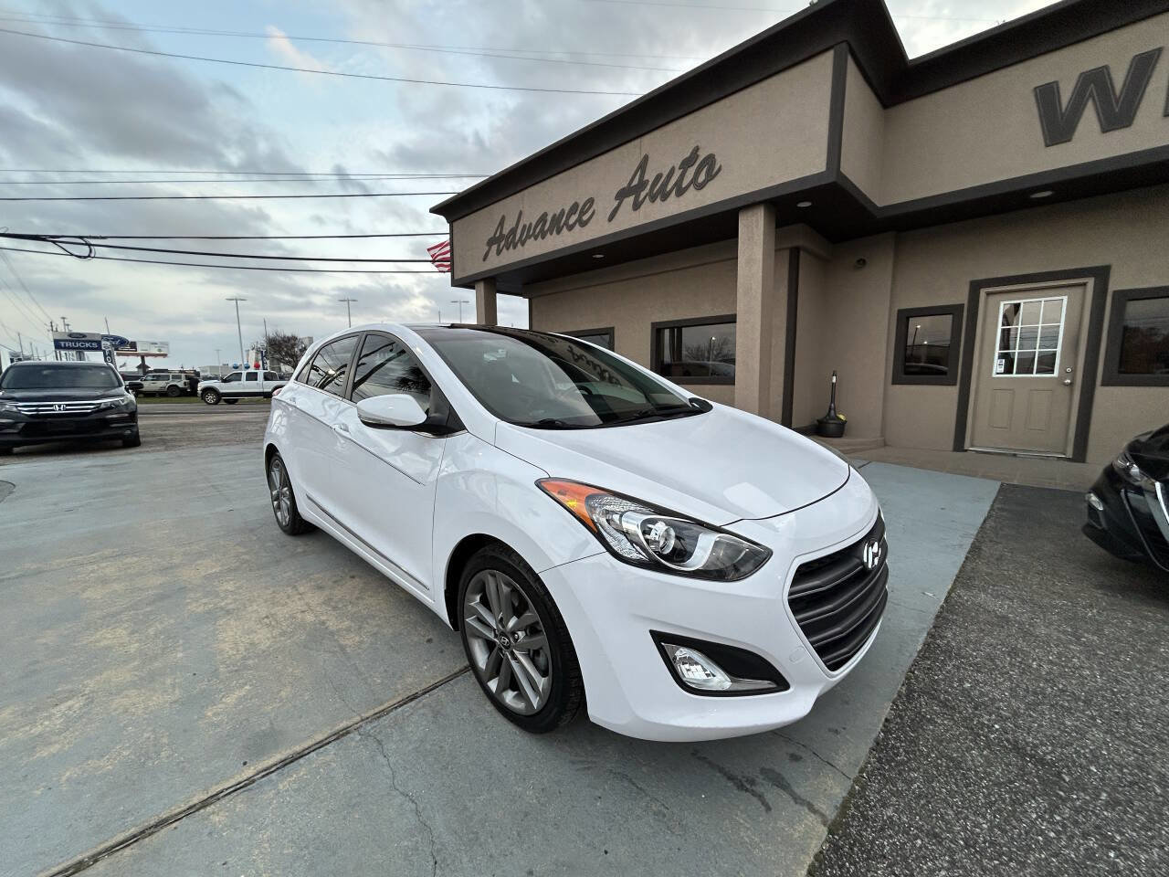 Used 2016 Hyundai Elantra GT w/ Option Group 03 image 2