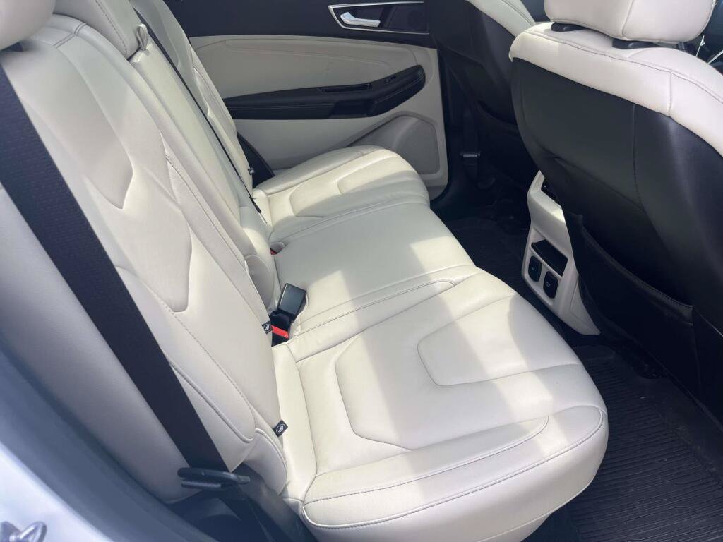 Used 2020 Ford Edge Titanium AWD/4WD image 20