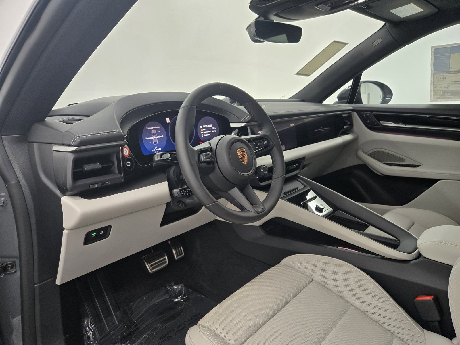 New 2025 Porsche Macan 4S Electric image 4