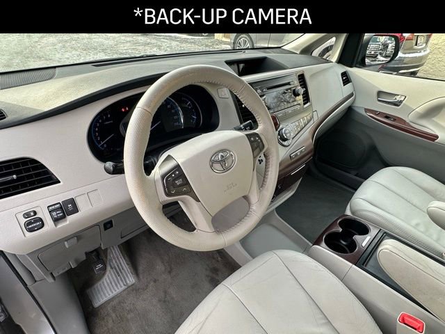 Used 2012 Toyota Sienna XLE image 3