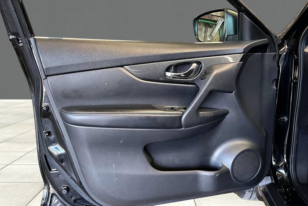 Used 2016 Nissan Rogue SL FWD image 17